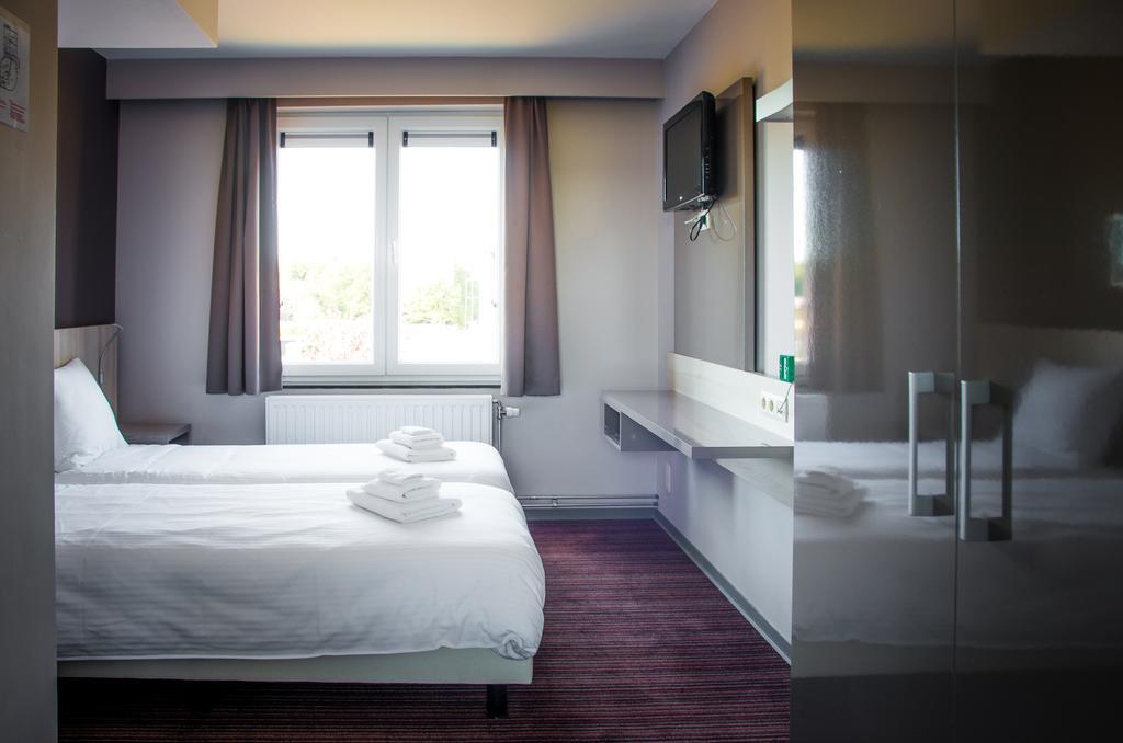 Hotel Les 100 Ciels Saint-Hubert Buitenkant foto