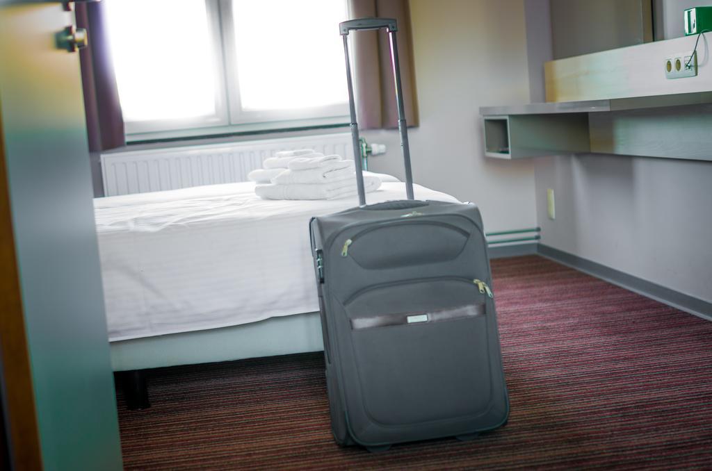 Hotel Les 100 Ciels Saint-Hubert Buitenkant foto