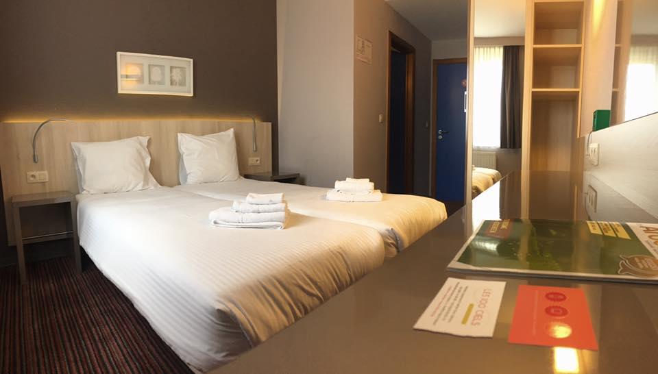 Hotel Les 100 Ciels Saint-Hubert Buitenkant foto